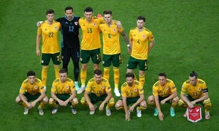 Vì sao đội tuyển xứ Wales luôn chụp những bức ảnh với đội hình lộn xộn trước các trận đấu?
