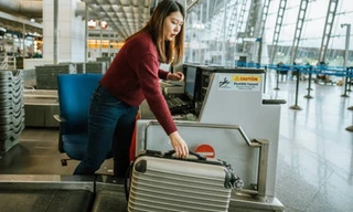 Hãng hàng không đề nghị cân hành khách xem nặng bao nhiêu trước khi cho lên máy bay