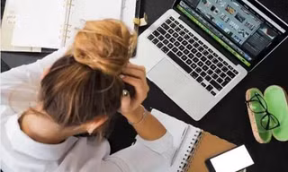 Bị giảng viên không cho nộp bài muộn dù nhà có chuyện buồn, nữ sinh Mỹ phản ứng ra sao?