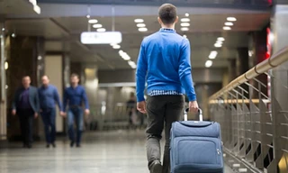 Giả làm tiếp viên hàng không, một người thành công bay hơn 120 chuyến miễn phí