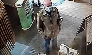 Kẻ cướp ngân hàng ở Anh thất bại vì chữ xấu đến mức nhân viên "bó tay", đố bạn đọc được