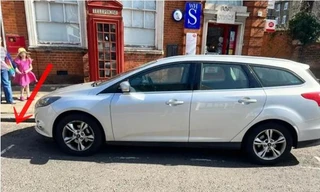 Một người Anh bức xúc khi bị phạt chỉ vì CÁI BÓNG của ô tô “lấn” vào nơi cấm đỗ