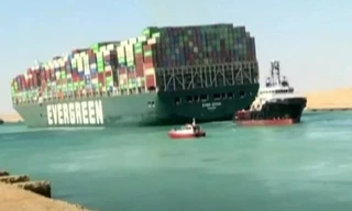 Mới nhất về tàu Ever Given: Thủy thủ đoàn bị tạm giữ, bên liên quan gọi đây là “tống tiền”