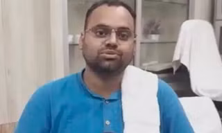 Thầy giáo trả lại hơn 700 triệu tiền lương vì sinh viên không đi học