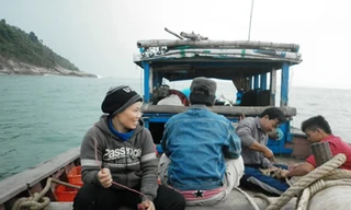 Những người đàn bà đạp sóng vươn khơi