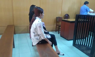 4 bị cáo nay cùng có con nhỏ và sắp sinh con. Ảnh: Tân Châu