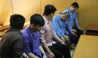 Nhóm bảo kê tại quận 12 nay hầu tòa đền tội. Ảnh: Tân Châu