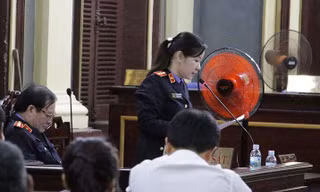 Công tố viên nêu quan điểm tại tòa. Ảnh: Tân Châu
