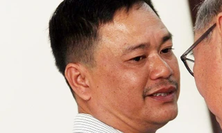 Nguyên điều tra viên Nguyễn Tuyến Dũng tại tòa sáng nay. Ảnh: Tân Châu