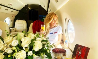 Hoa hậu Nga ngồi phi cơ riêng sang chảnh đi xem World Cup