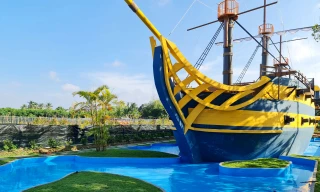 Lạ mắt mô hình thuyền buồm tiền tỷ giữa làng hoa Sa Đéc