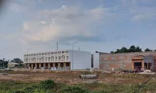 Khu đô thị giao đất một nơi thu hồi một nẻo là do sơ sót soạn văn bản 