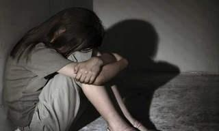 Đình chỉ công tác thầy giáo 55 tuổi làm nữ sinh có thai