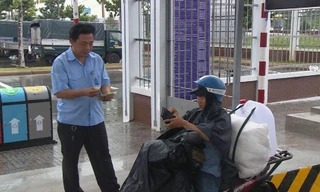 Người dân bức xúc vì vào bến xe Cần Thơ phải đóng phí