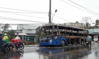 Giám định mẫu dầu còn sót trong chiếc xe khách cháy rụi ở Sóc Trăng