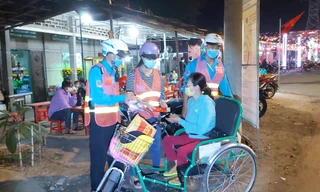 Những phần quà Tết ấm áp nghĩa tình ngày đầu năm