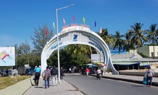 Khách du lịch đổ về Phú Quốc, chính quyền lo ngại dịch COVID-19