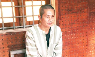 Chồng chém vợ bất tỉnh sau đó uống thuốc tự tử