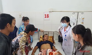 Người đàn ông sống sót thần kỳ sau gần 40 tiếng kẹt trong sà lan chìm