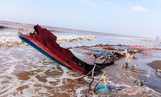 Biên phòng Sóc Trăng cứu 3 thuyền viên người Indonesia trôi dạt trên biển 