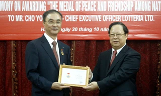 Trao Kỷ niệm chương Hòa bình và Hữu nghị cho TGĐ Lotteria