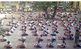 Thi học kỳ tại sân trường