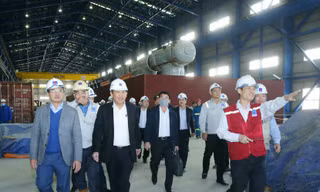 Phó Thủ tướng Trương Hòa Bình kiểm tra dự án Nhiệt điện Thái Bình 2. 