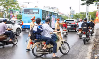 Cha mẹ có thể bị phạt tới 10 triệu đồng khi giao xe máy cho con chưa đủ tuổi điều khiển