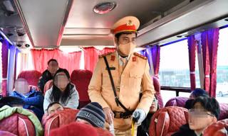 Cục CSGT lý giải về việc quy định 'cấm' tài xế ô tô kinh doanh vận tải lái liên tục quá 4 tiếng