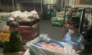 Hà Nội: Phát hiện hơn 7 tấn 'thực phẩm bẩn' trứng non, tràng lợn đông lạnh