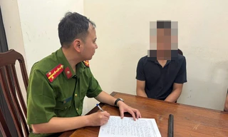 Hà Nội: Xác định đối tượng đi ô tô dùng gậy sắt đánh vào mặt người phụ nữ dừng xe ven đường