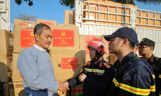 Bộ Công an Việt Nam trao tặng gần 3 tấn hàng cứu trợ cho Myanmar