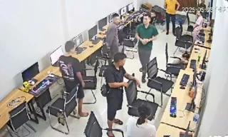 Hà Nội: Tạm đình chỉ công tác cán bộ công an phường bị tố đánh một cô gái