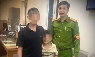 Một học sinh lớp 3 bị lạc trên hành trình đạp xe vào TPHCM xem diễu binh, diễu hành 