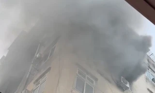 Hướng dẫn nhiều người thoát nạn vụ cháy chung cư mini ở Hà Nội