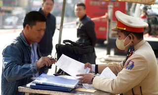 Hà Nội: Nhiều tài xế xe nhận trát phạt trước Tết