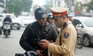 Trong thời gian chờ cấp, đổi giấy phép lái xe có được điều khiển phương tiện?