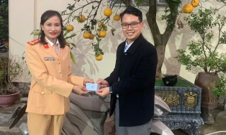 Hà Nội: Ngày đầu năm vui mừng nhận lại xe máy sau 4 năm mất trộm