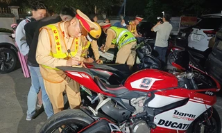 CSGT Hà Nội đánh chặn nhiều tuyến đường xử lý hàng chục 'quái xế' 