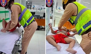 CSGT dùng xe đặc chủng 'mở đường' đưa cháu bé sốt co giật trên cao tốc đến bệnh viện