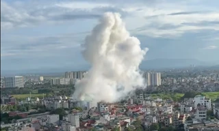 Nhà 4 tầng ở Hà Nội cháy ngùn ngụt sau tiếng nổ lớn, 2 người tử vong