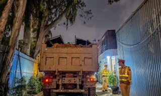 CSGT Hà Nội tuần tra đón lõng loạt xe quá tải