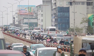 Phương tiện 'chen chân' ở cửa ngõ Thủ đô trước ngày nghỉ Tết