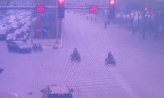 Nam tài xế chở người đi cấp cứu vượt đèn đỏ được gỡ thông báo phạt nguội