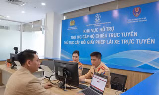Hà Nội có thêm điểm hướng dẫn cấp, đổi giấy phép lái xe trực tuyến