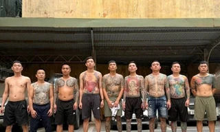 Hà Nội: Bắt ổ nhóm ‘tín dụng đen’ cho vay lãi hơn 5.400%/năm, thu nhiều súng đạn