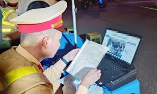 CSGT Hà Nội trích xuất camera giám sát hành trình xe khách, xe tải phát hiện hàng loạt vi phạm