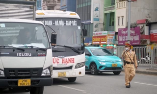 CSGT Hà Nội ra quân xử lý xe khách dừng đỗ tại cửa ngõ và tuyến vành đai 