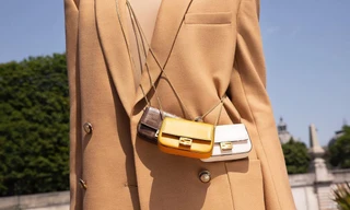 Túi xách ngày càng thu bé lại, làm sao giảm bớt những thứ mang theo cho vừa?