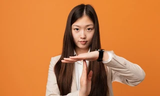 Chia tay rồi còn nhắn tin làm gì? Và hàng loạt cách hành xử khác sao cho hợp thời